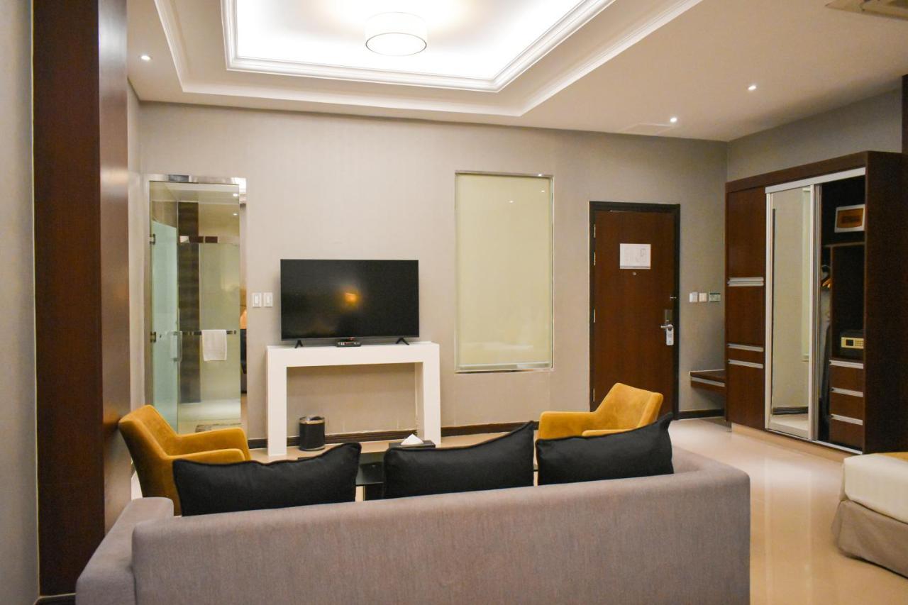 Mg Grand Hotel Olongapo Buitenkant foto