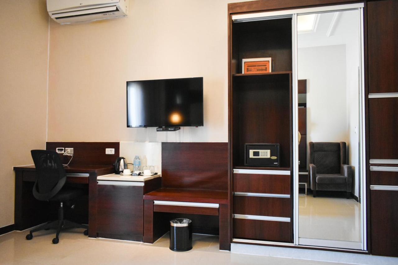 Mg Grand Hotel Olongapo Buitenkant foto