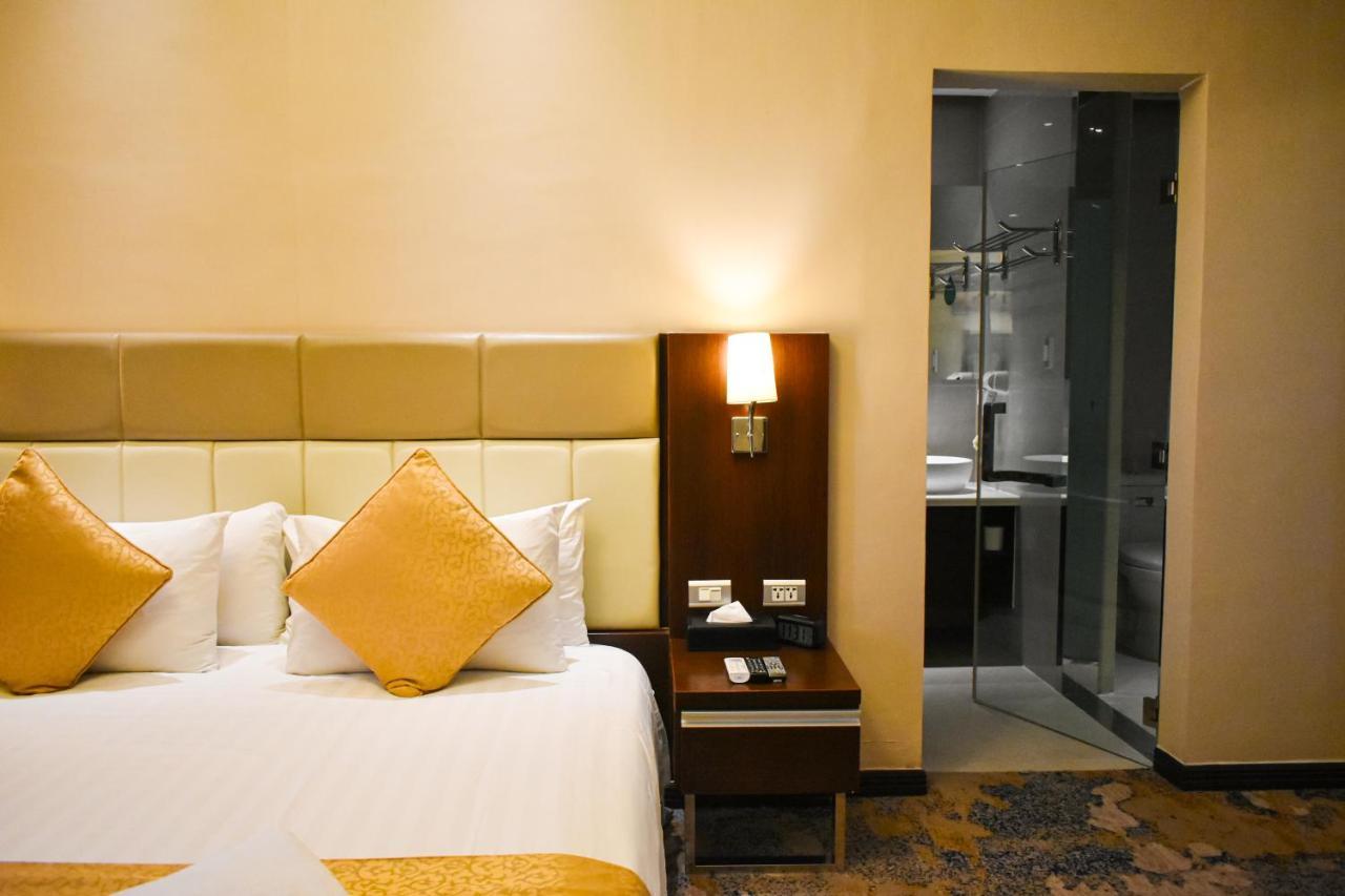 Mg Grand Hotel Olongapo Buitenkant foto