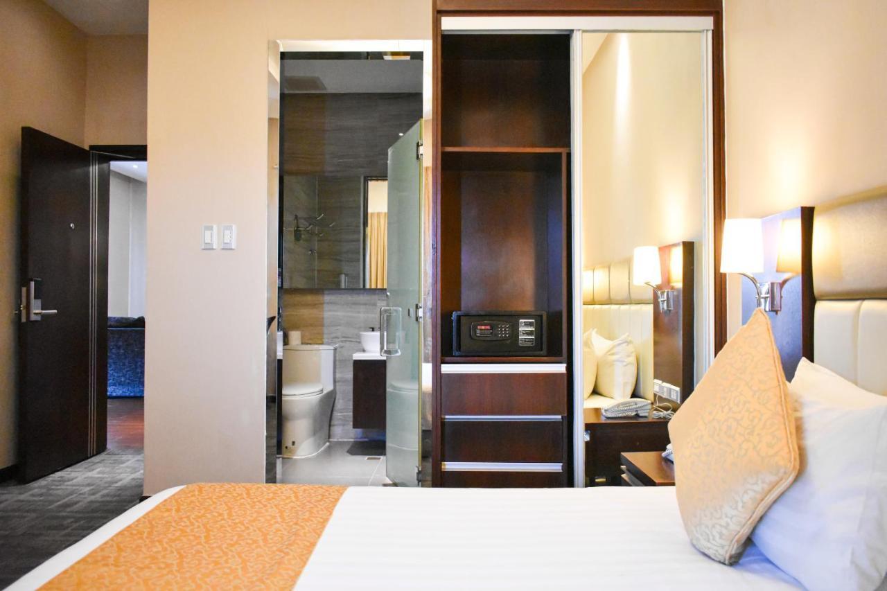 Mg Grand Hotel Olongapo Buitenkant foto