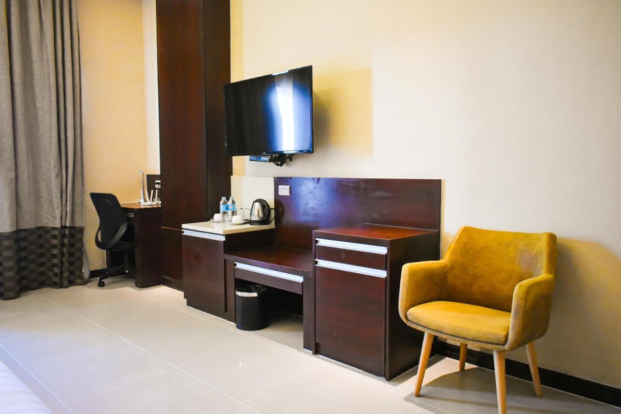 Mg Grand Hotel Olongapo Buitenkant foto